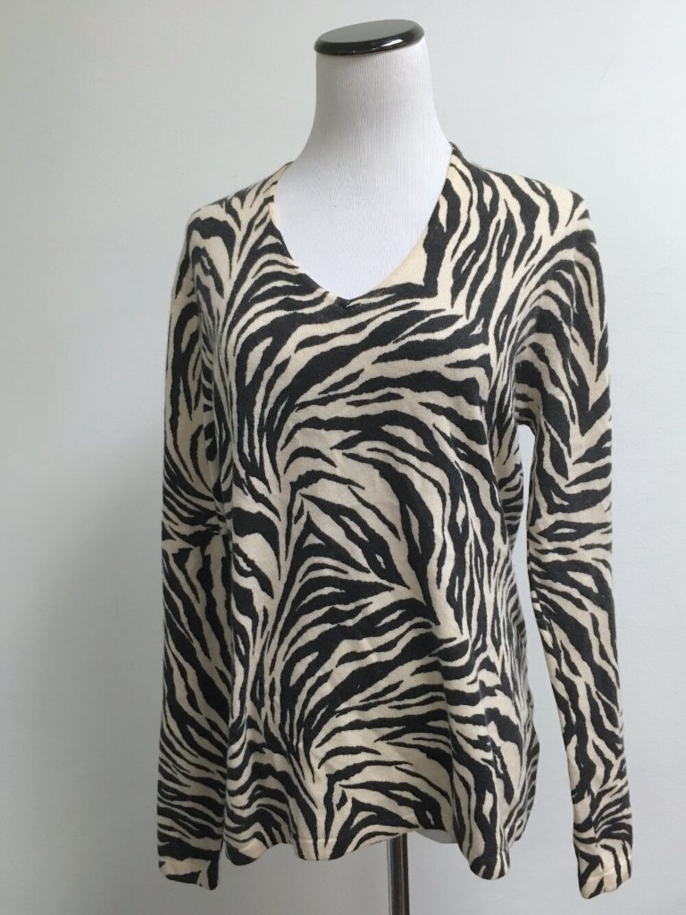 McDuff black ivory zebra stripe cashmere sweater L